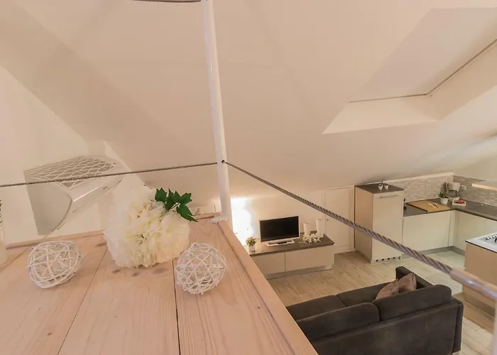 The Sweet Square Flat Apartment *