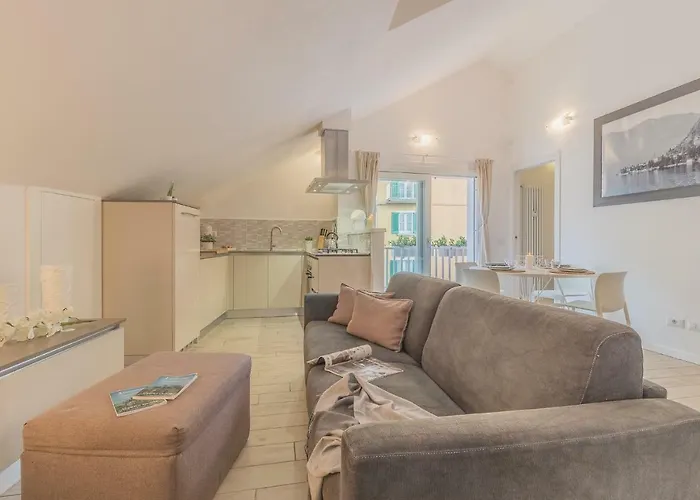 The Sweet Square Flat Апартаменты Варенна