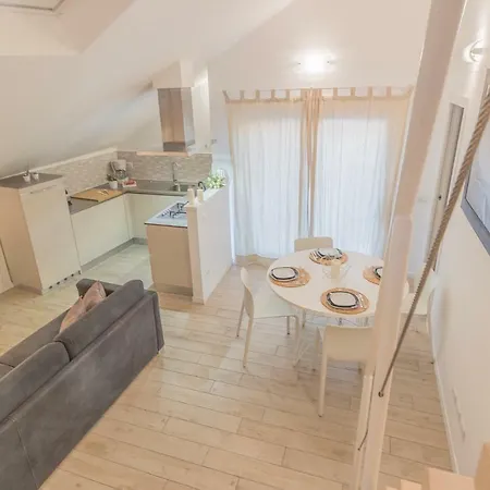 The Sweet Square Flat Appartement Varenna